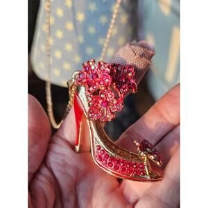 Gold Tone Crystal Encrusted High-Heel Shoe Pendant Floral Necklace